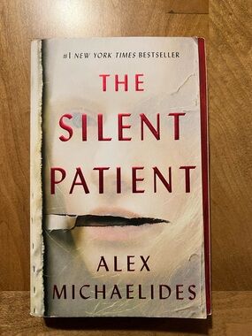 The Silent Patient by Alex Michaelides — Paperback Thriller